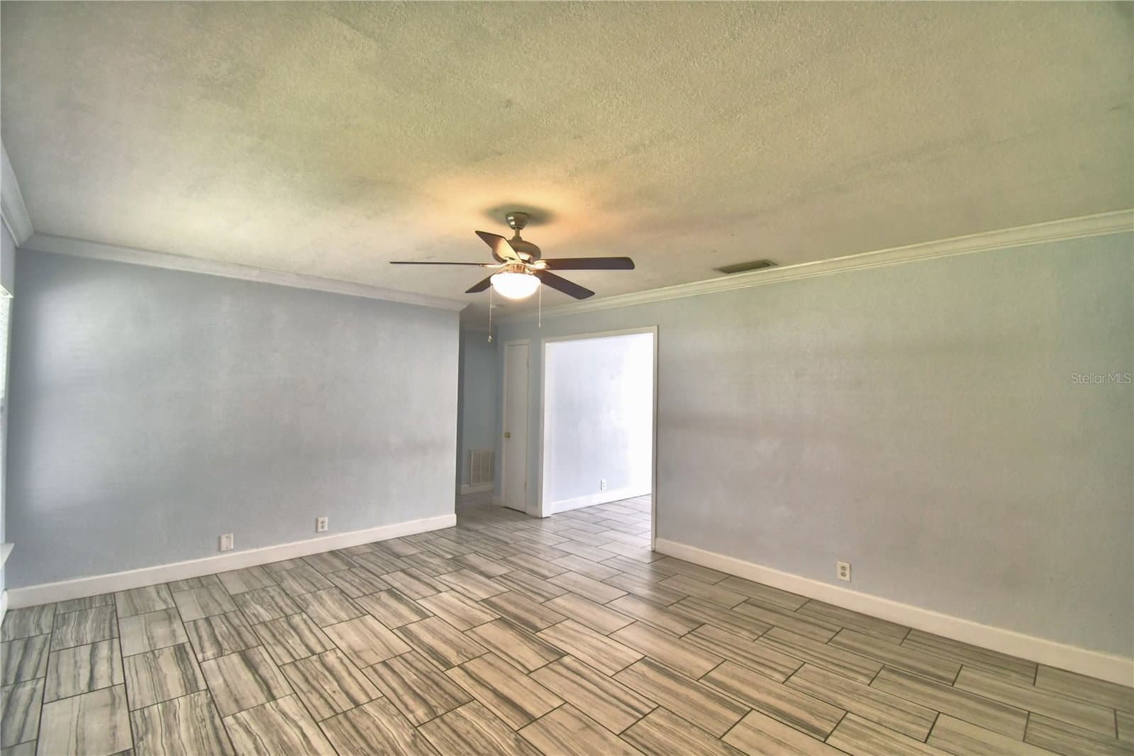 Photo 5 of 153 BROWNING CIR