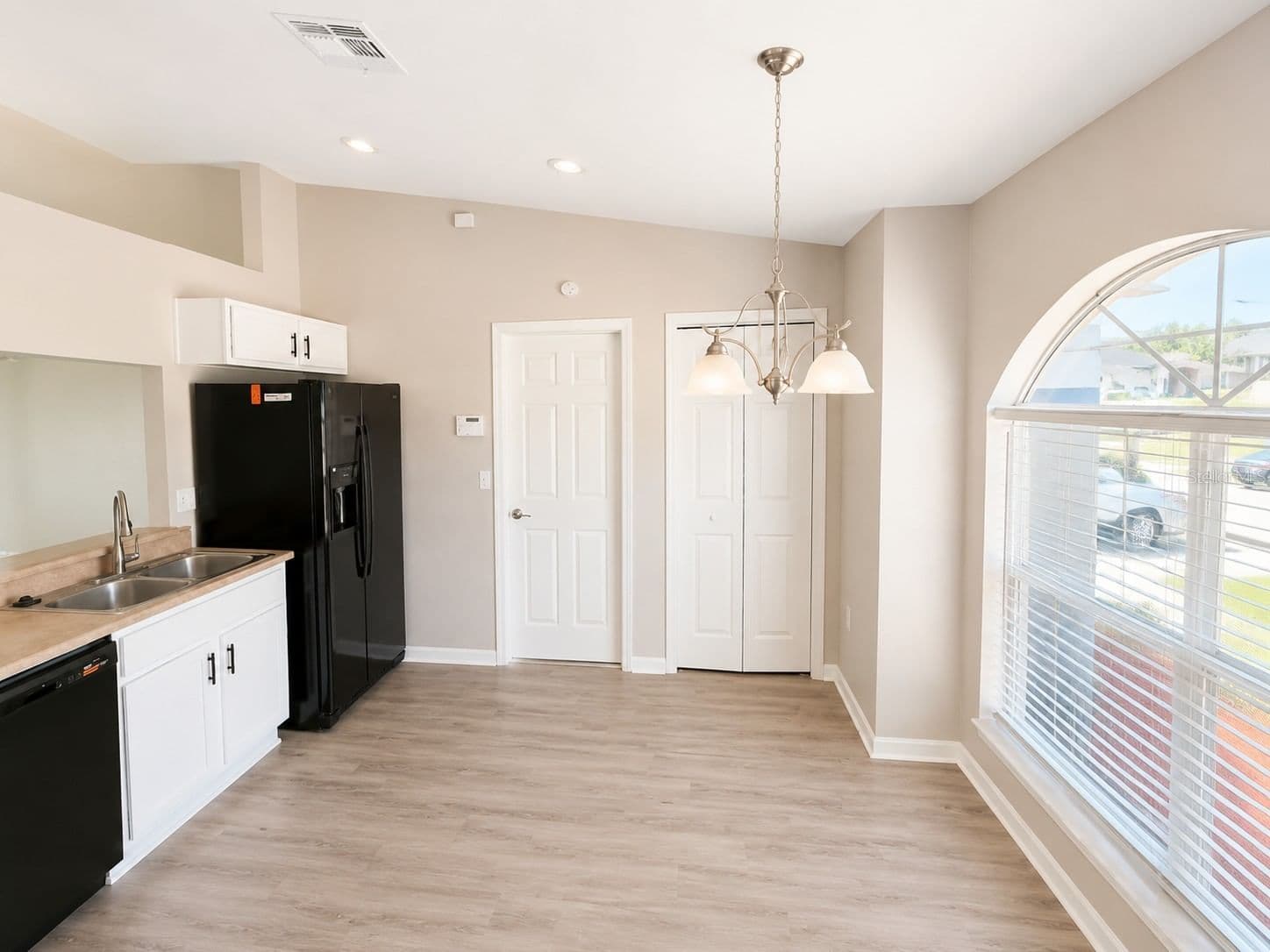 9208 WINCHESTER ESTATES