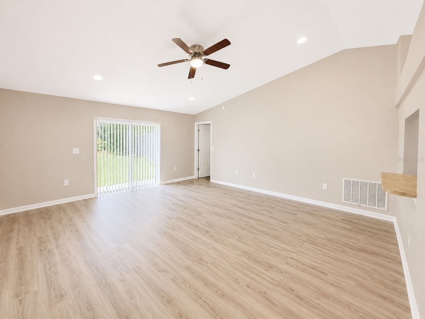 Photo 4 of 9208 WINCHESTER ESTATES