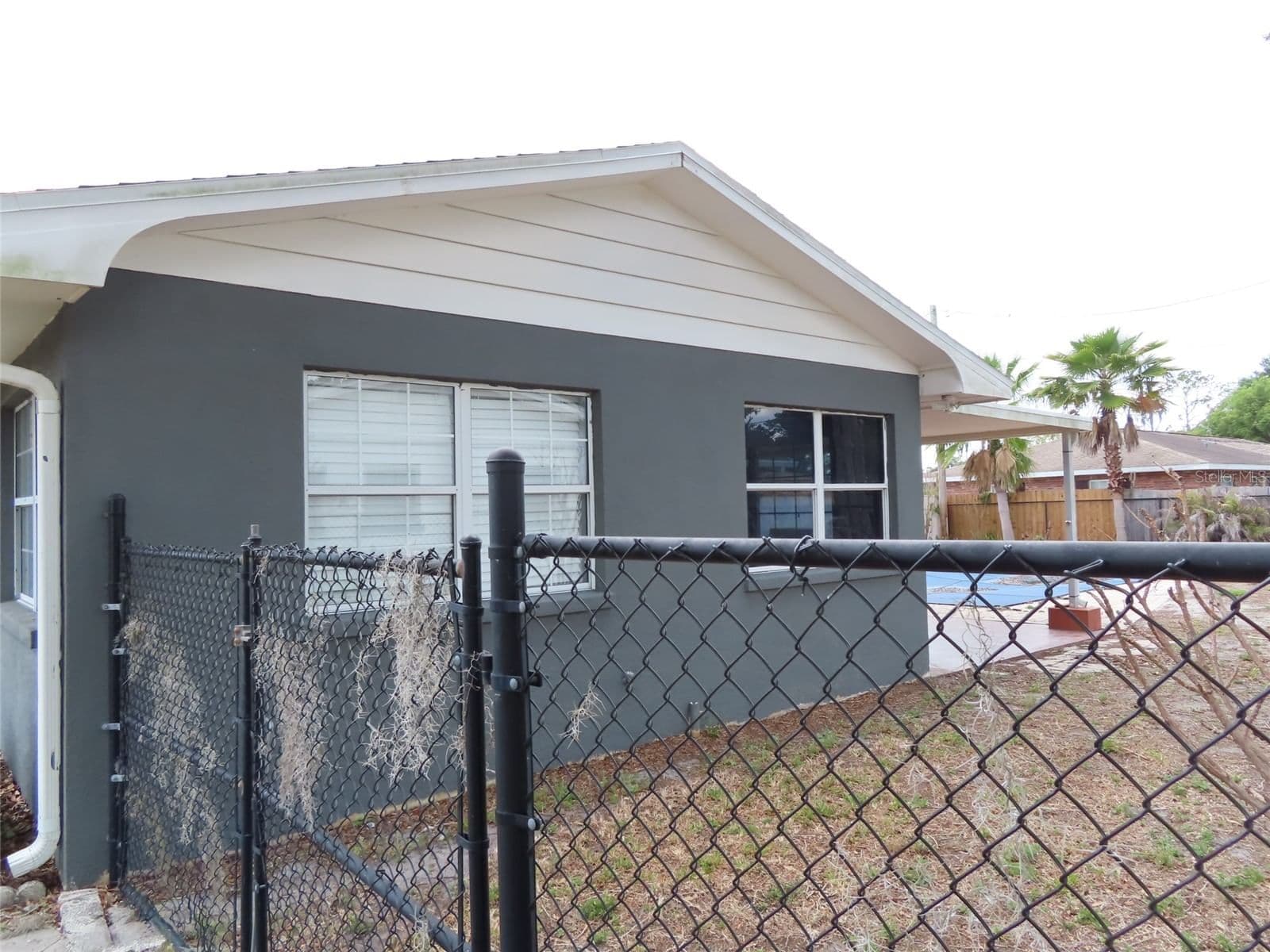 5702 JACARANDA