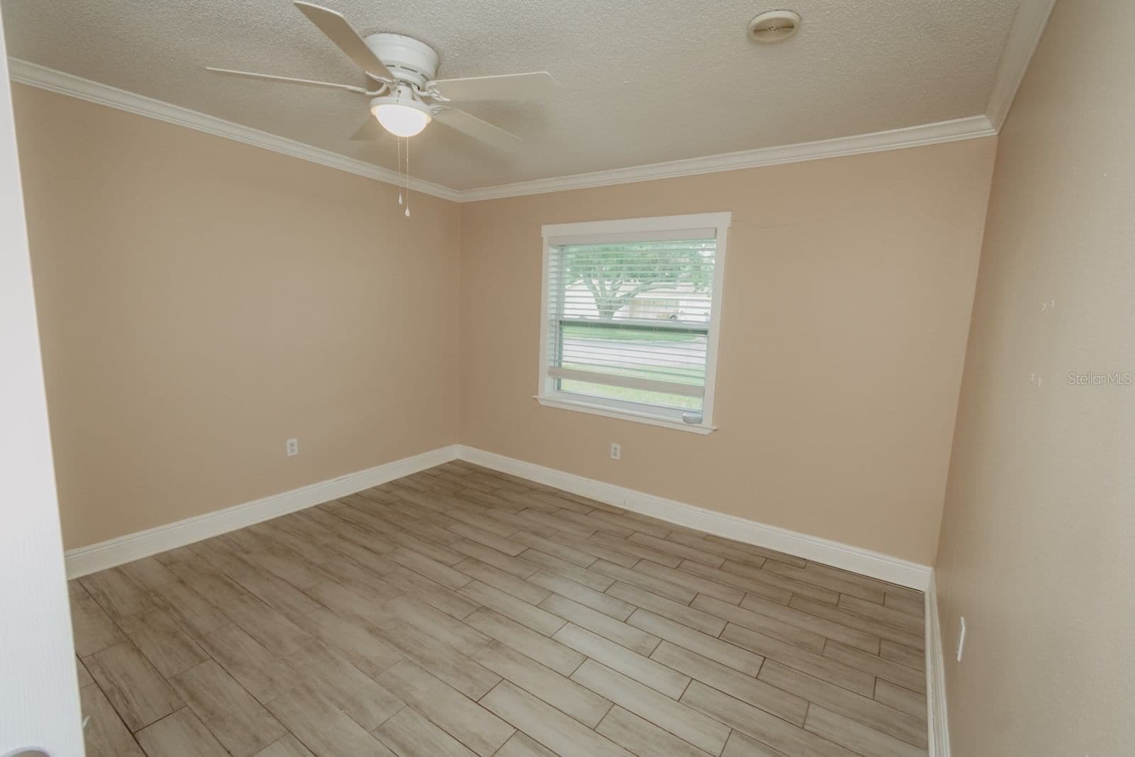 Photo 4 of 2040 WOODBRIAR