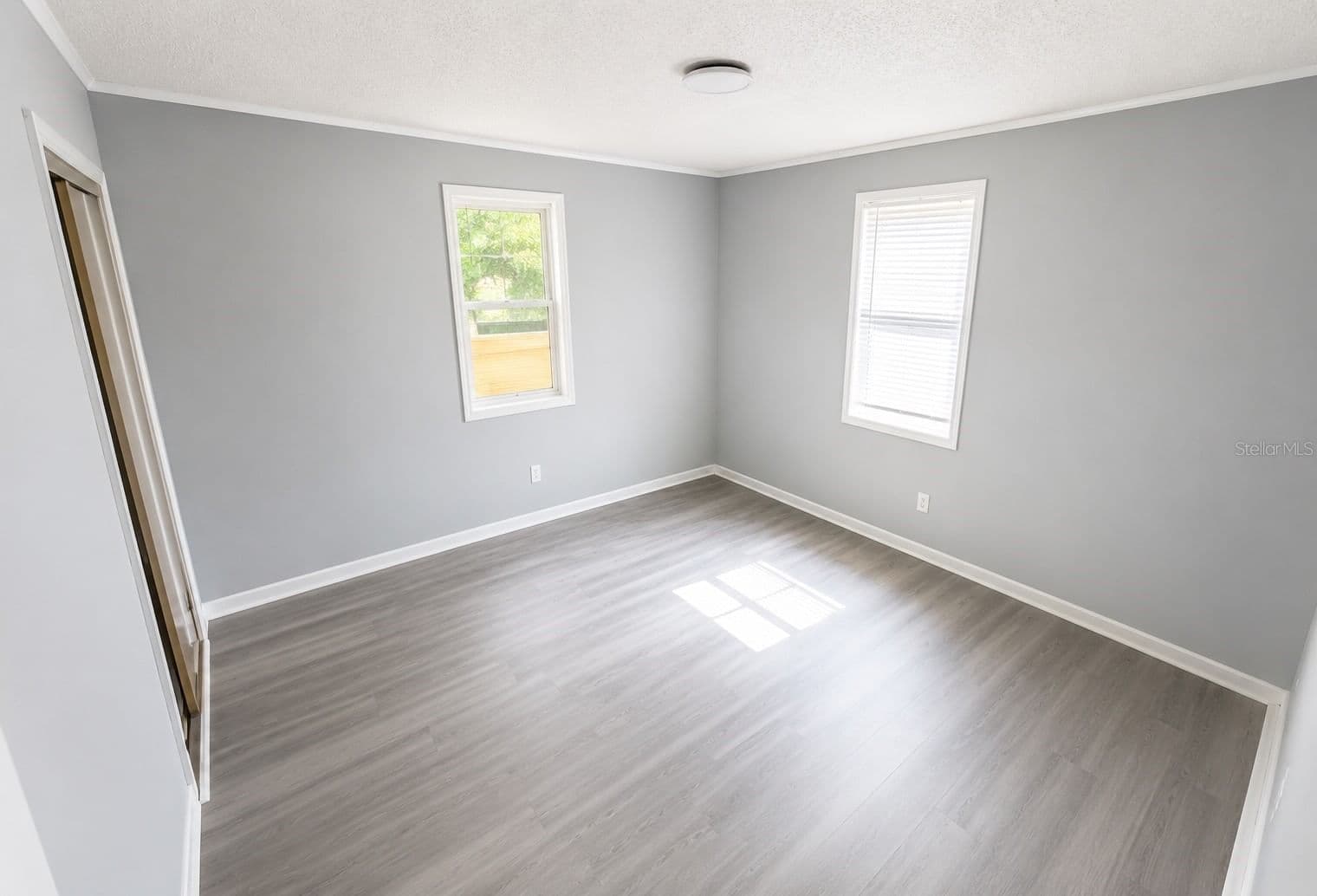 Photo 5 of 415 AVENUE E