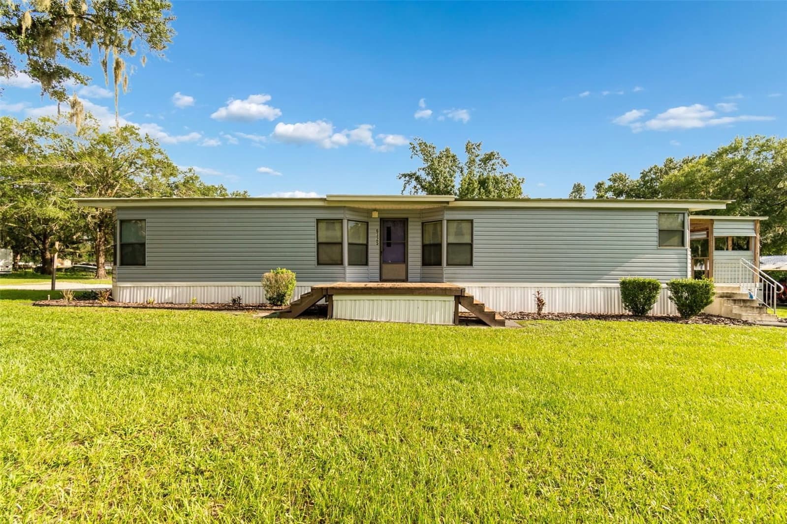 6325 OAKVIEW