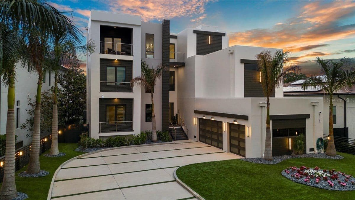 5131 NEPTUNE, Tampa, FL