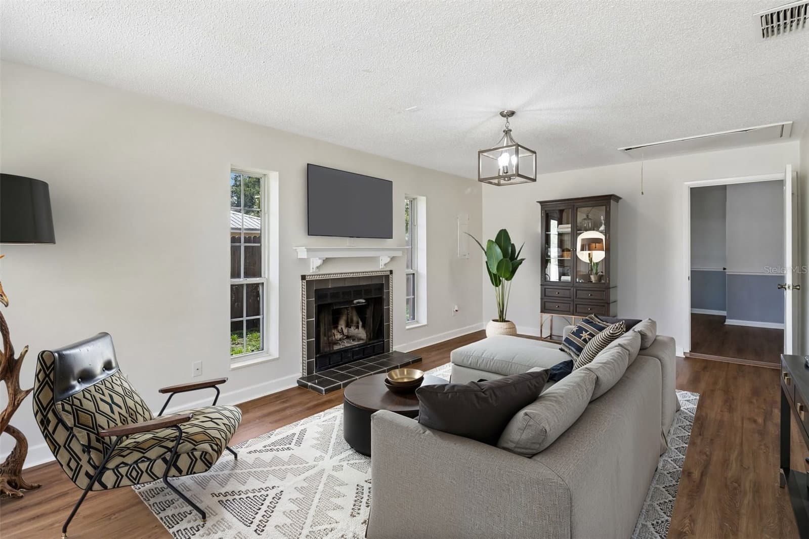 2718 SHADYWOOD