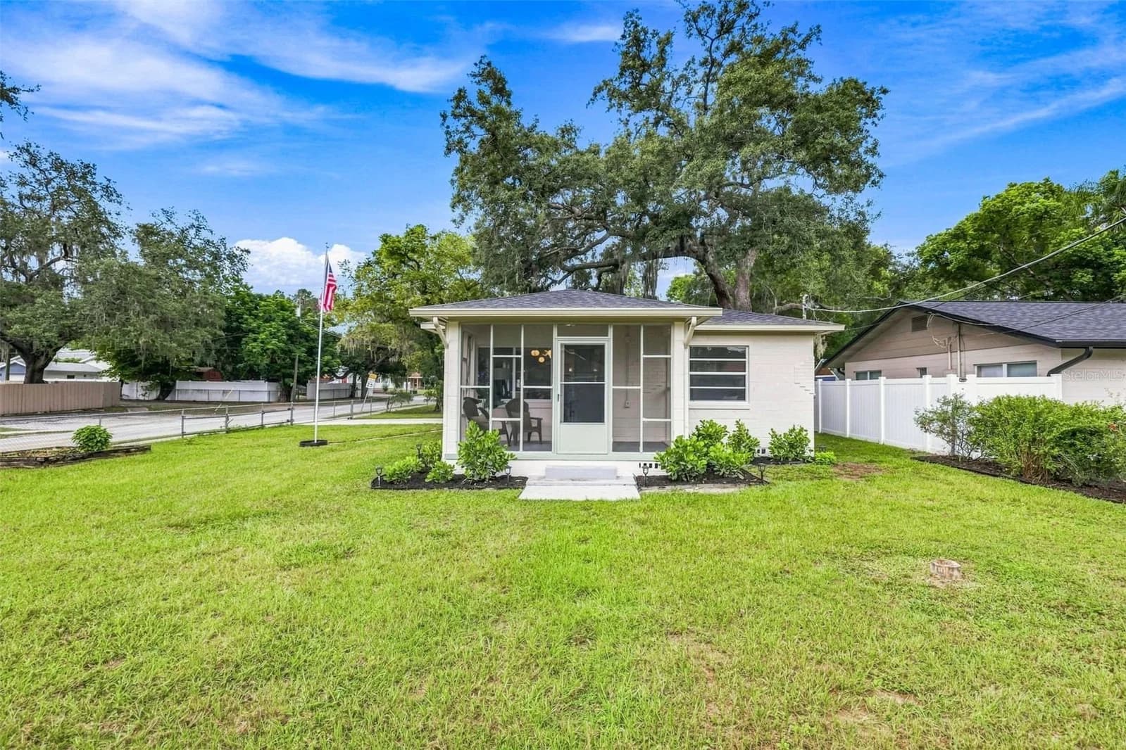 1825 HANNA, Tampa, FL