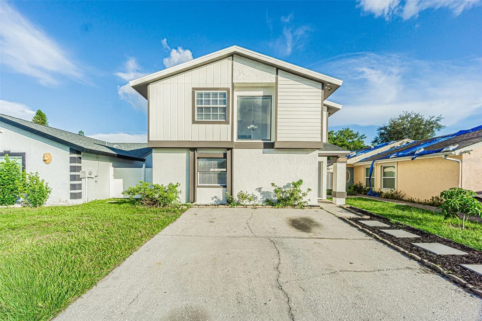 Photo 2 of 10305 BRAMBLEWOOD