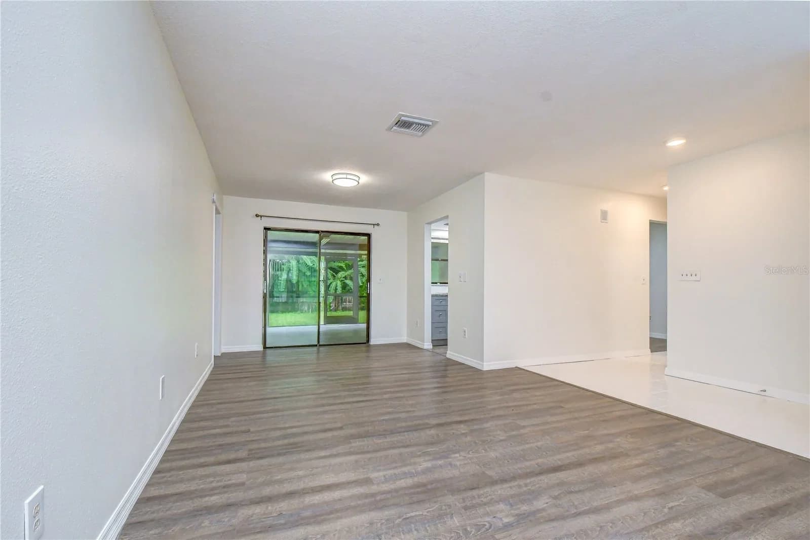 Photo 4 of 16122 OAKMANOR