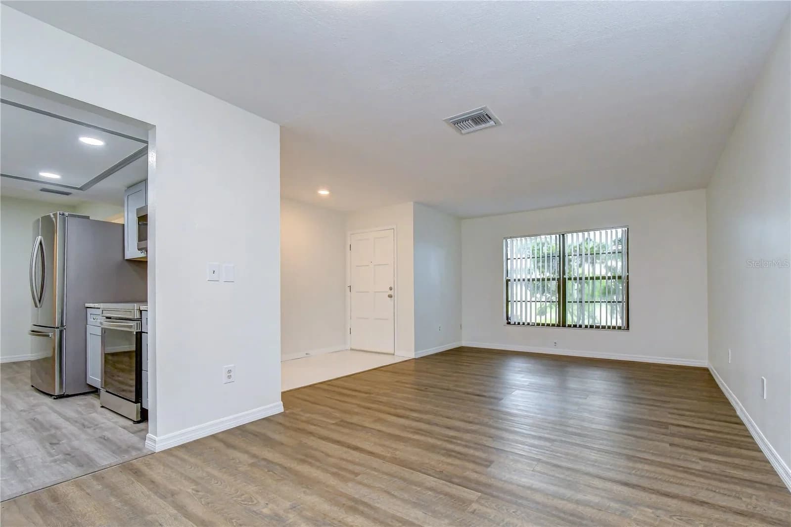 Photo 5 of 16122 OAKMANOR