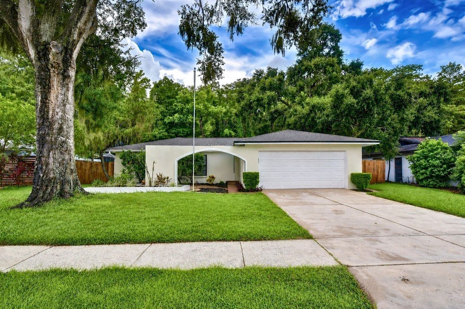 16122 OAKMANOR
