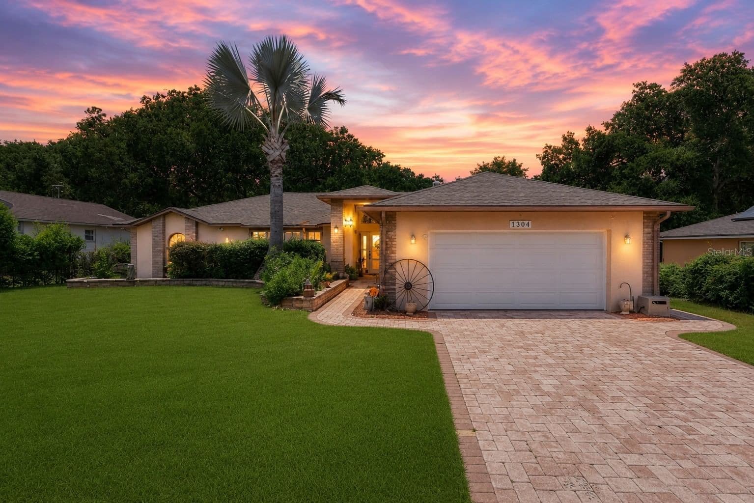 1304 ARIANA WOODS