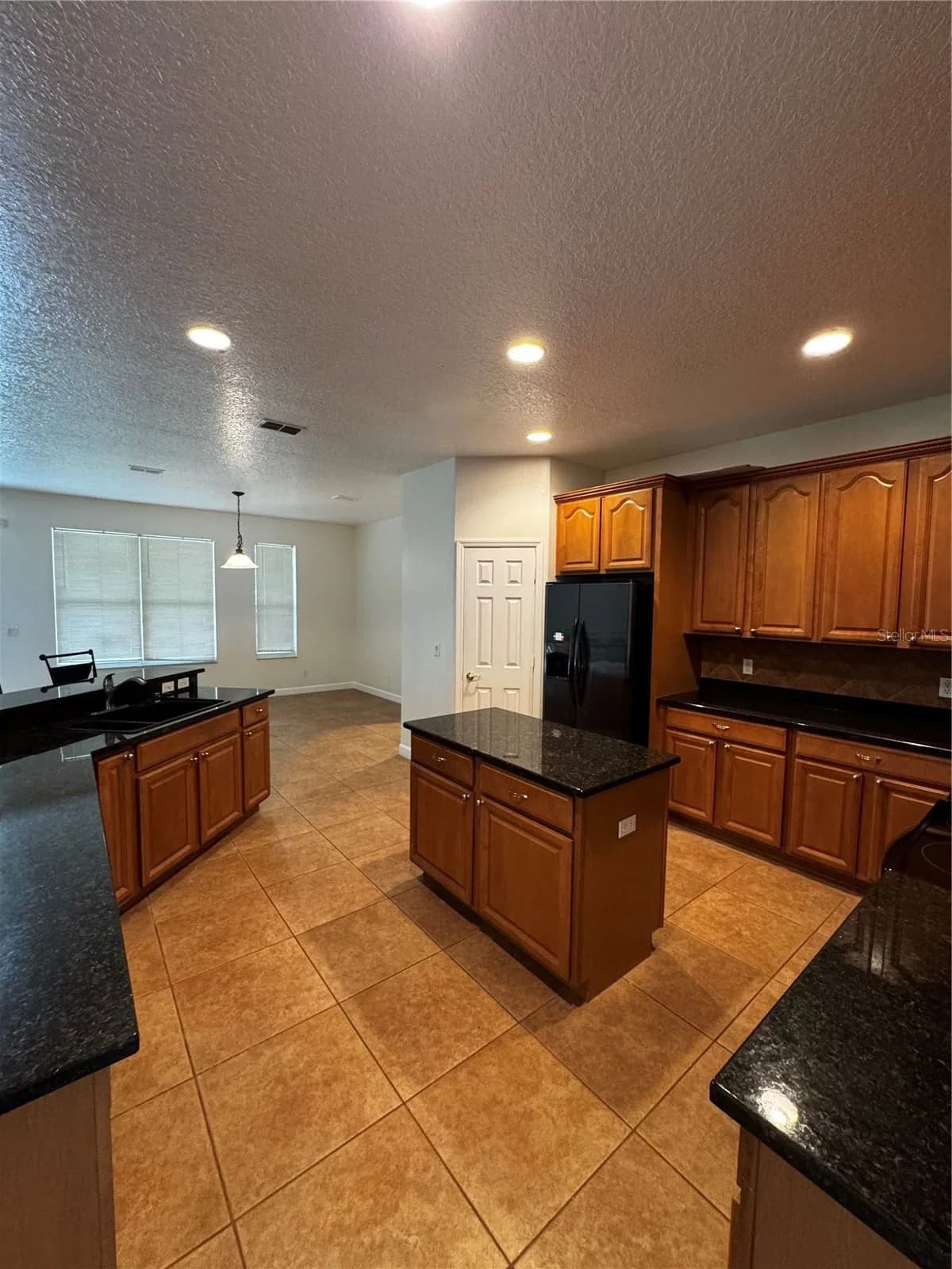 Photo 3 of 16330 BIRCHWOOD