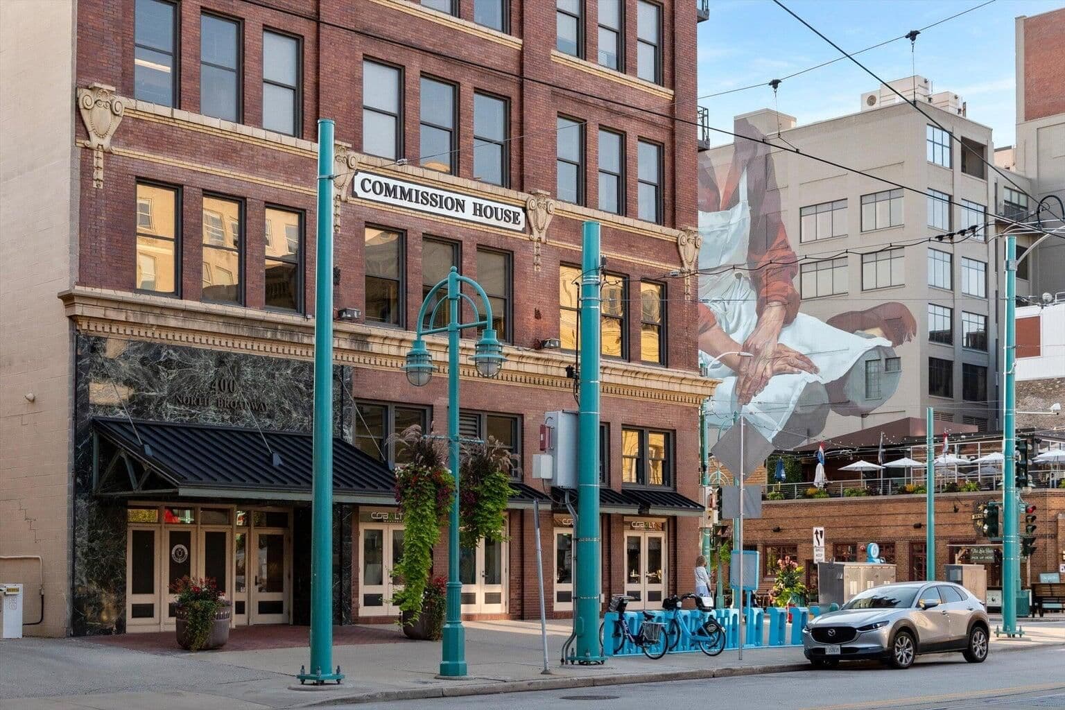 400 Broadway, Milwaukee, WI