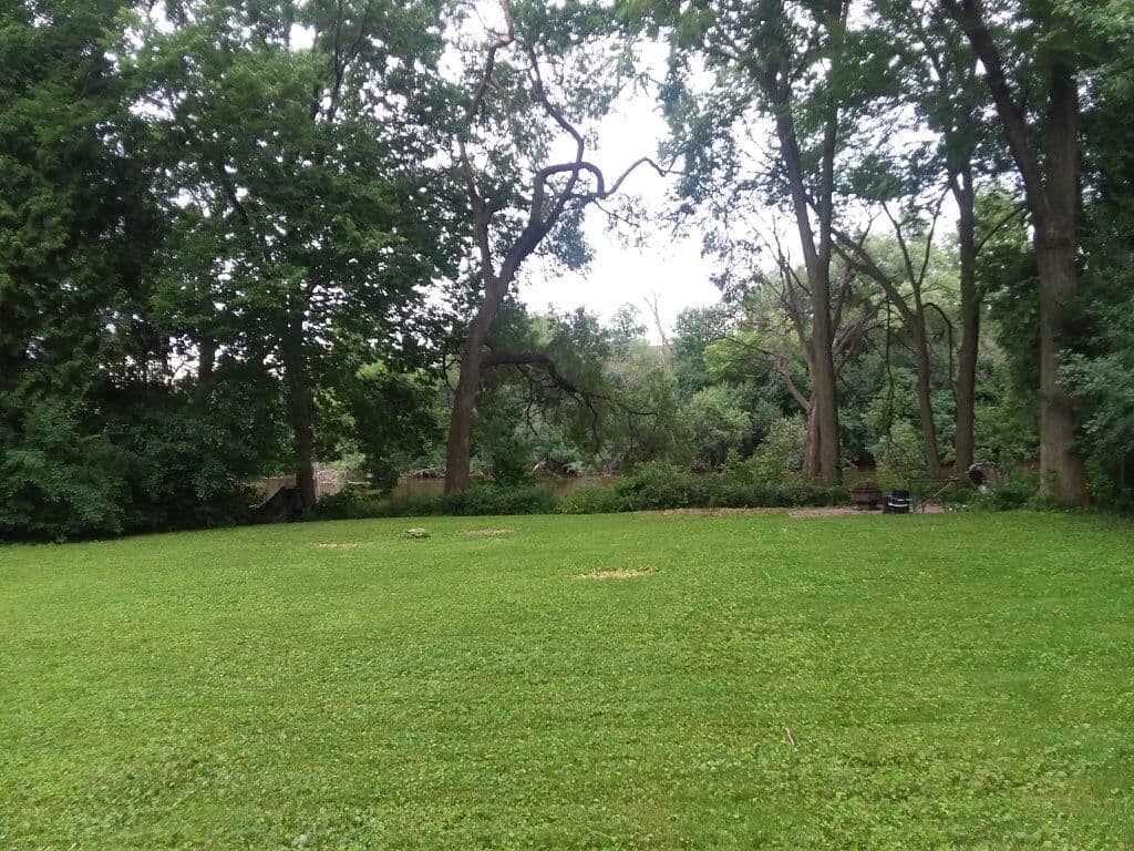 5684 River Forest