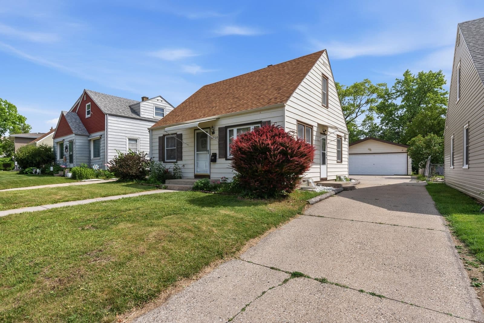 4710 Sumac