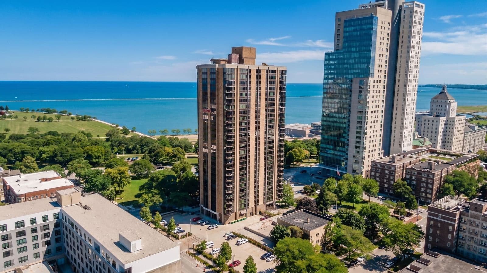 929 Astor, Milwaukee, WI