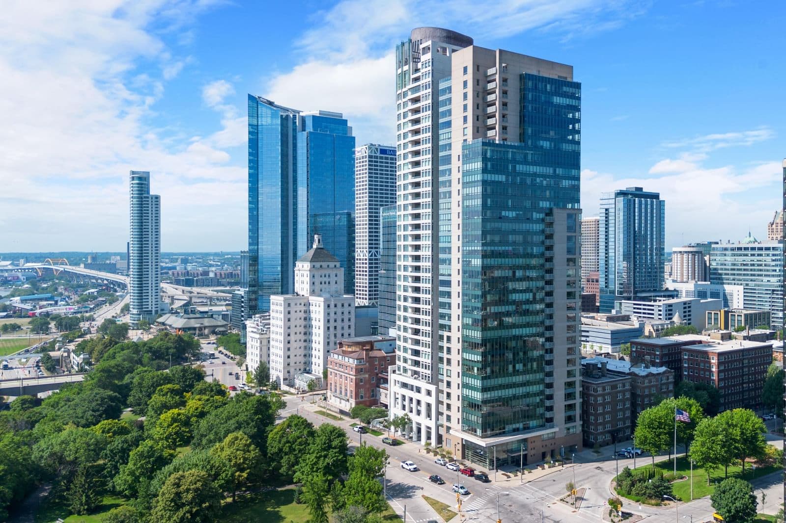 923 Kilbourn, Milwaukee, WI