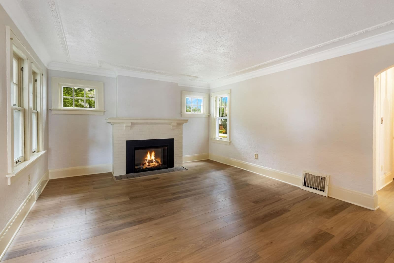5901 Shoreland