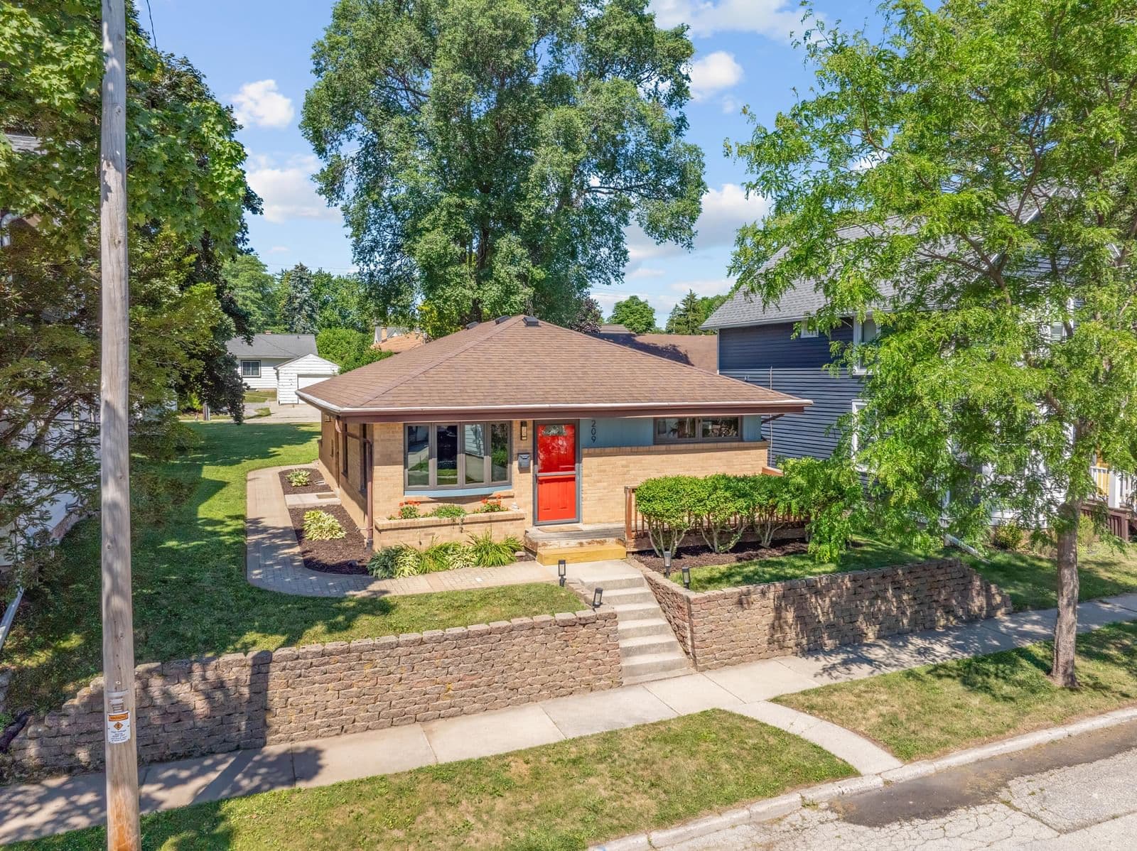 209 Garfield