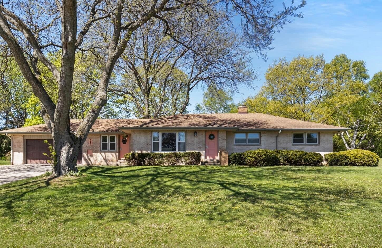575 Kenmar, Brookfield, WI