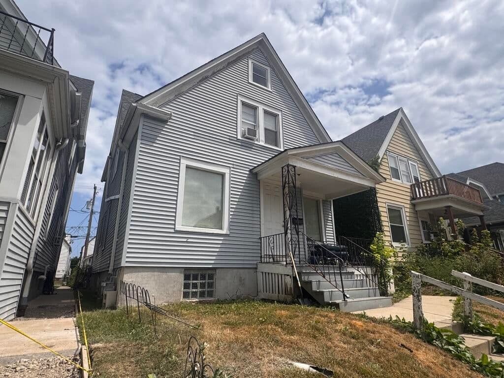 2944 Pierce, Milwaukee, WI