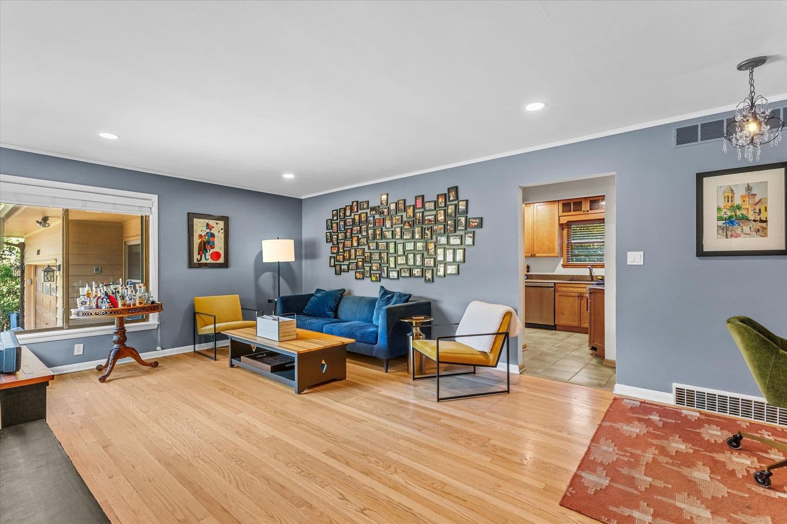11825 Elmhurst