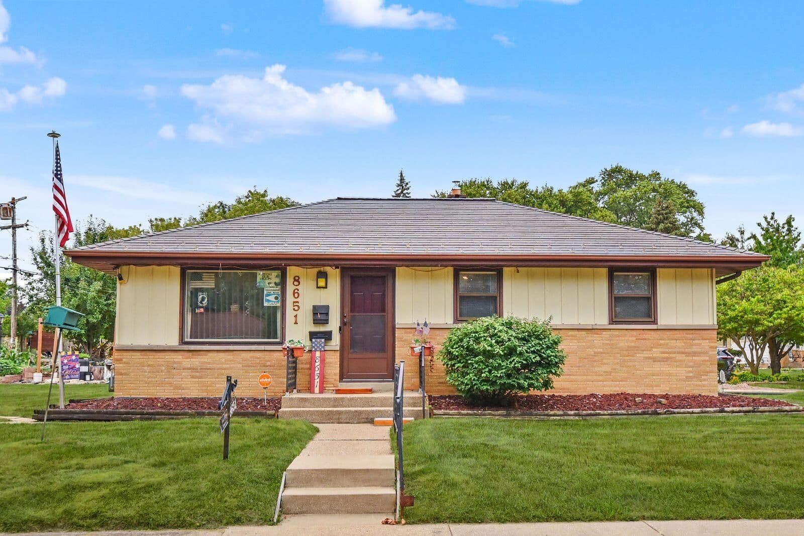 8651 Crossfield