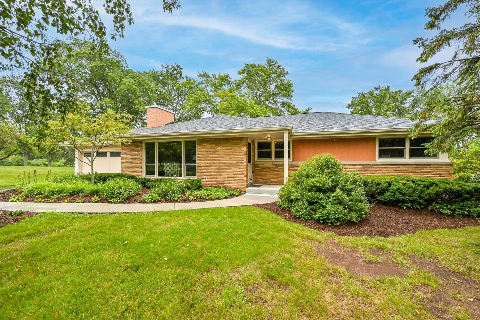 4615 Sunnydale, Mequon, WI