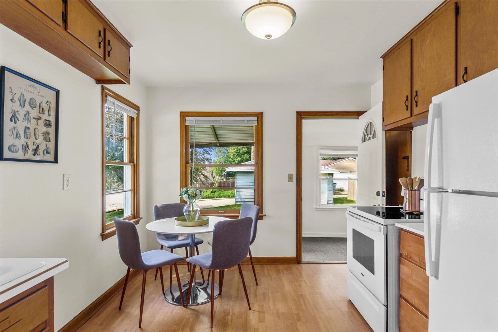 1818 Fernwood