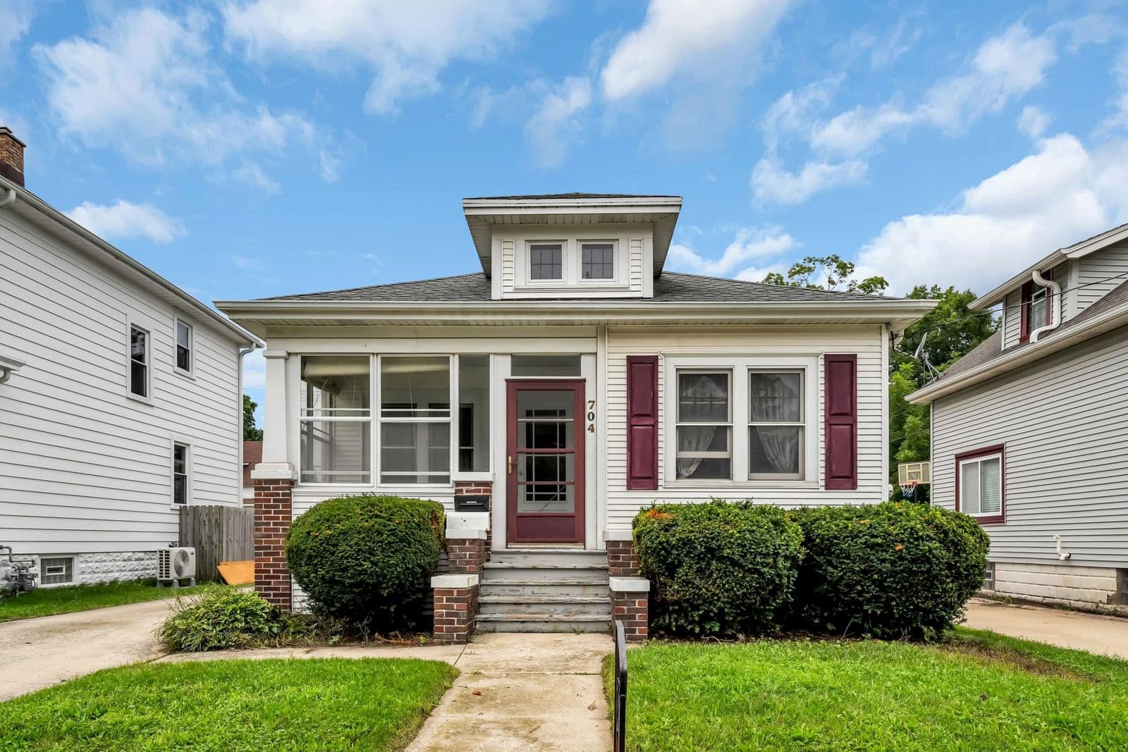 704 Belmont