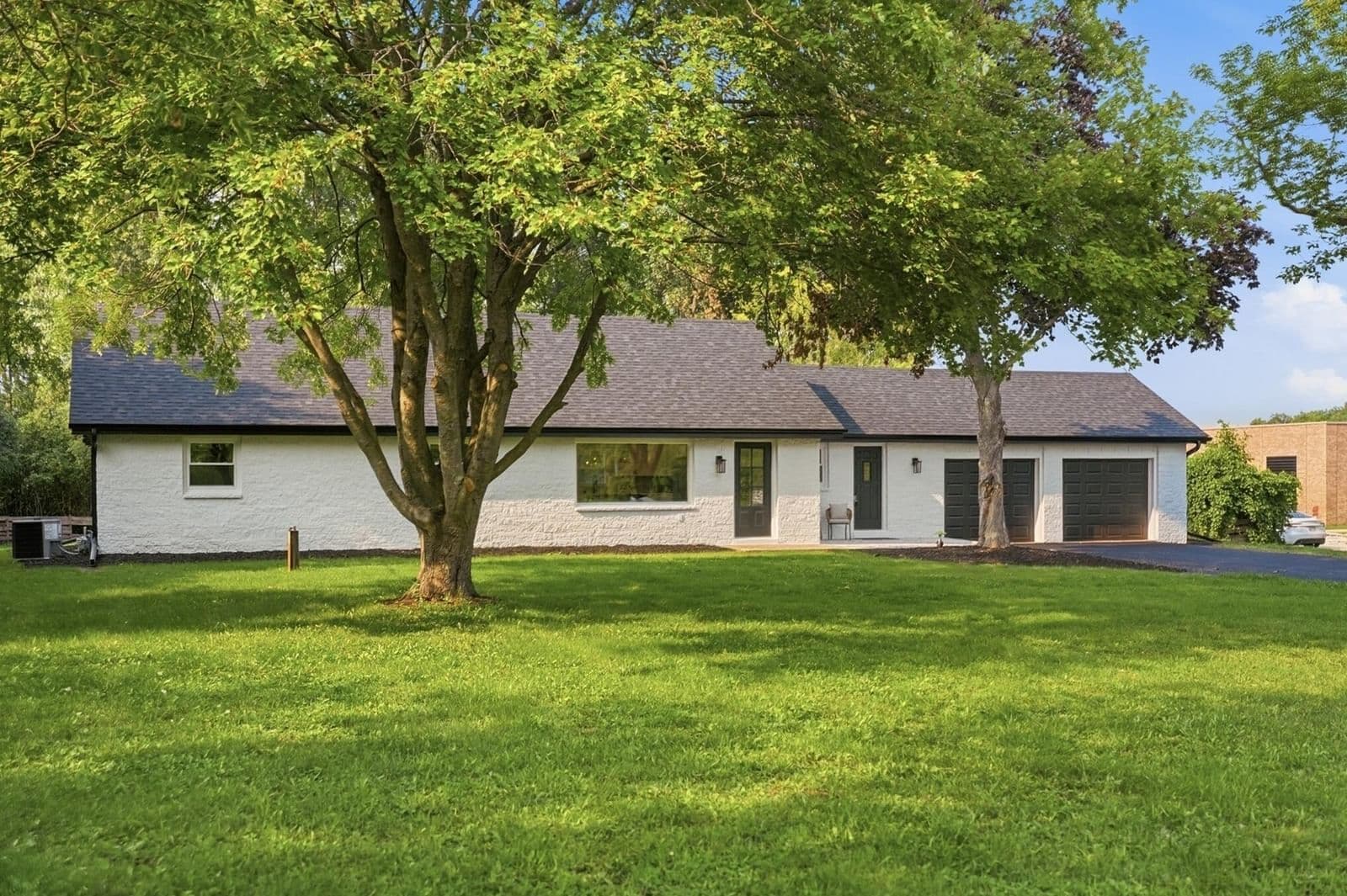 7526 County Line, Mequon, WI