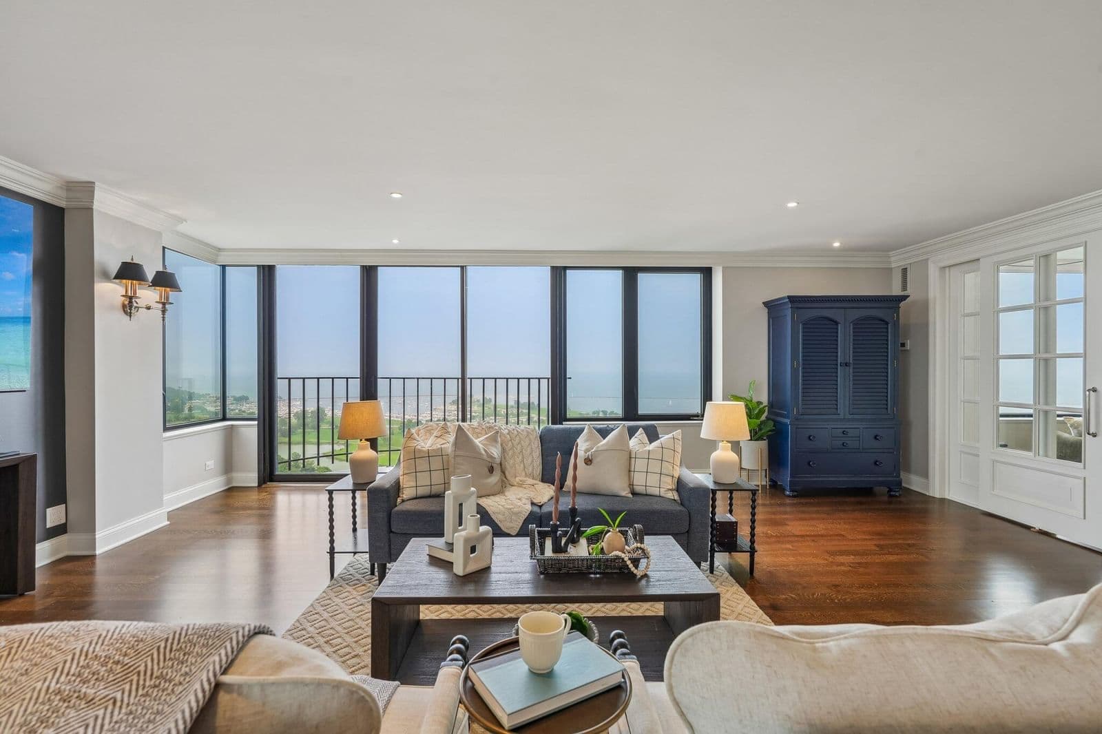 929 Astor, Milwaukee, WI