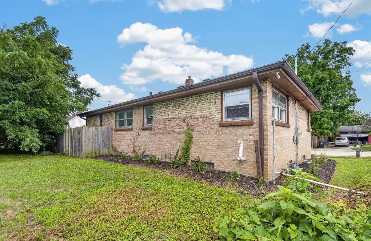 925 Lockwood