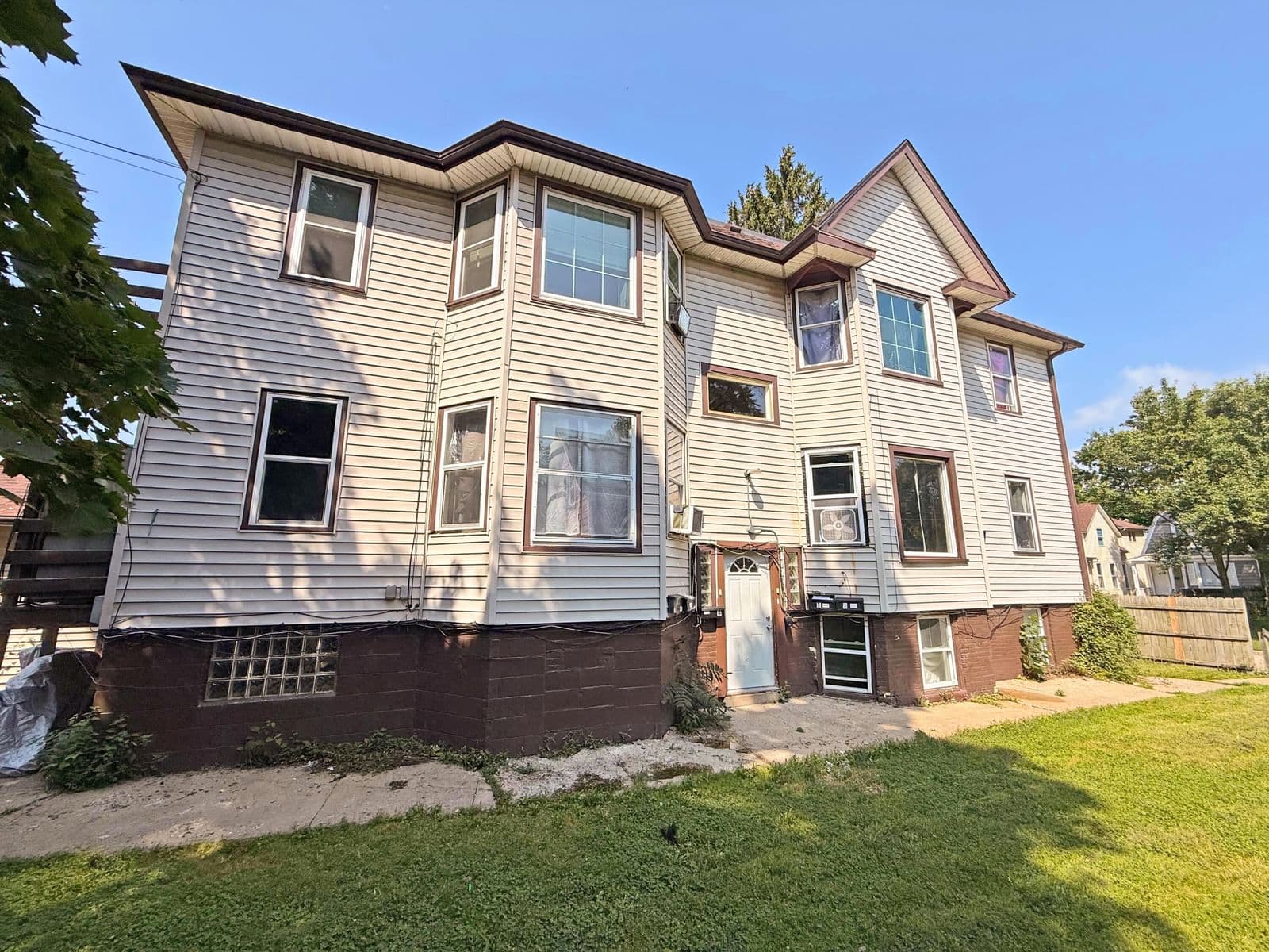 1533 Winslow