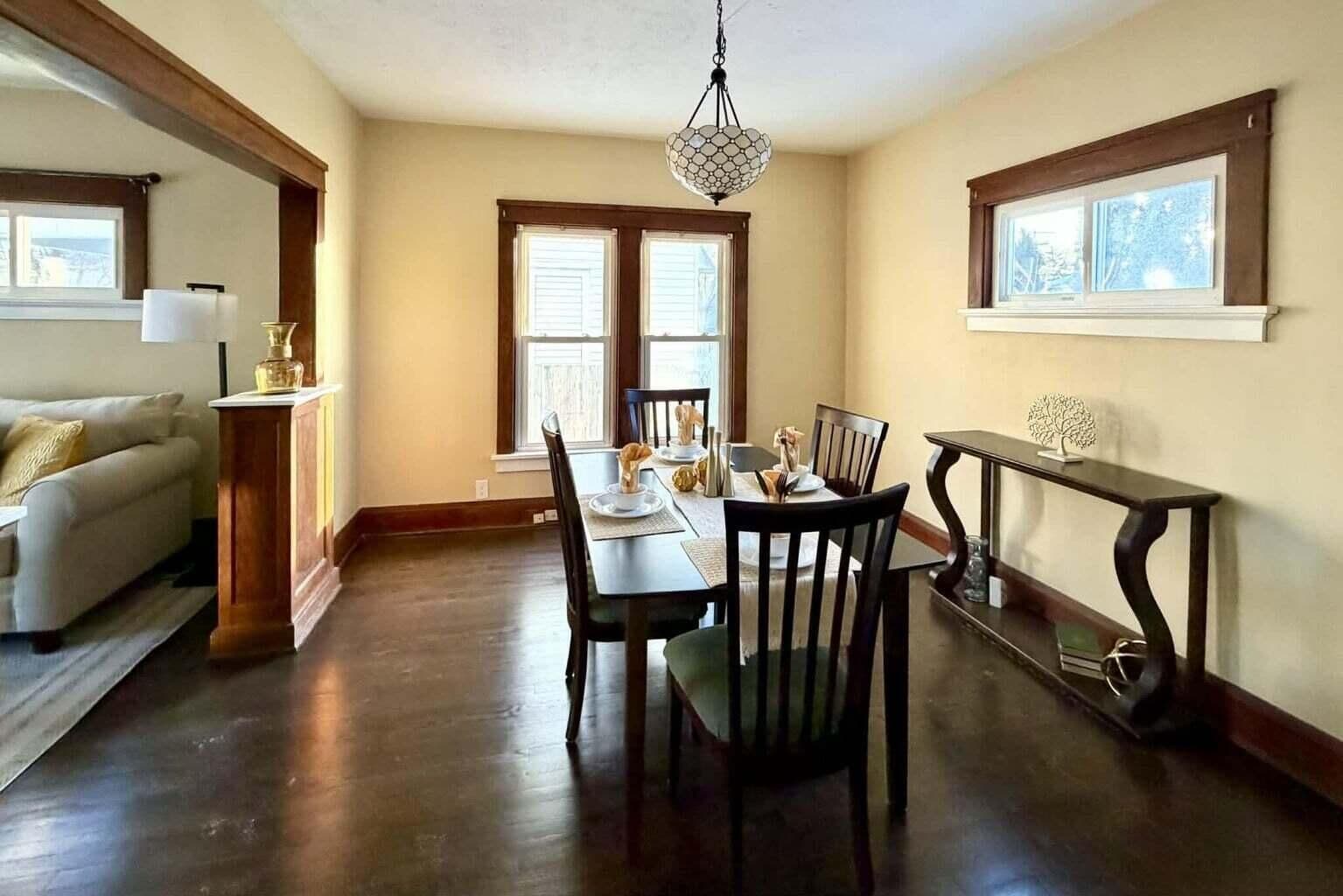 1324 Hayes