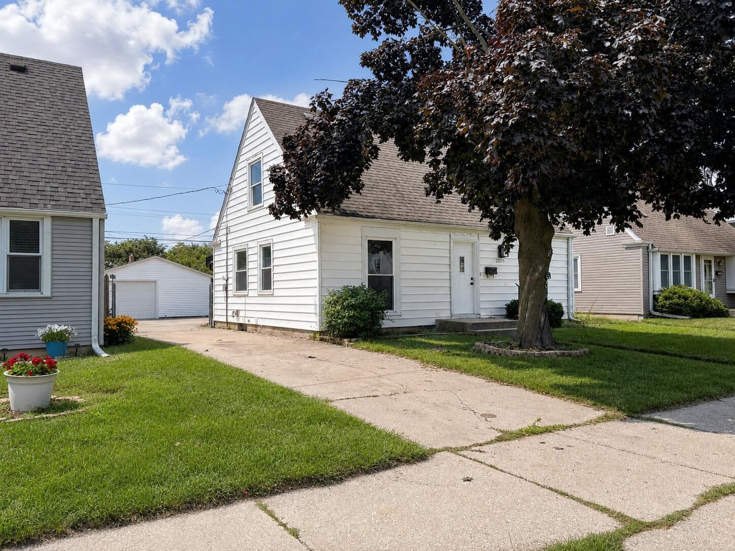2205 Hayes
