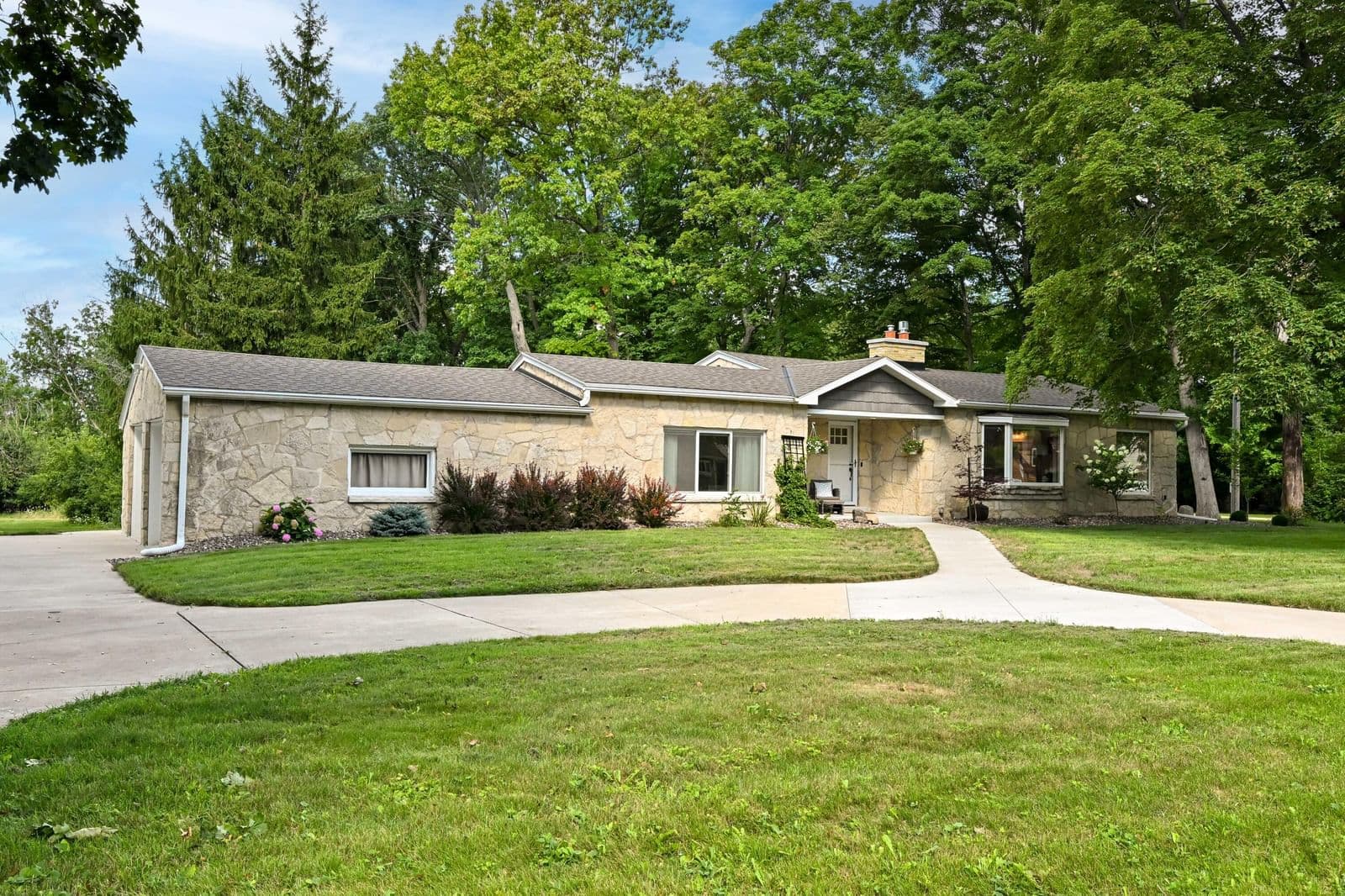 3415 Fiebrantz, Brookfield, WI