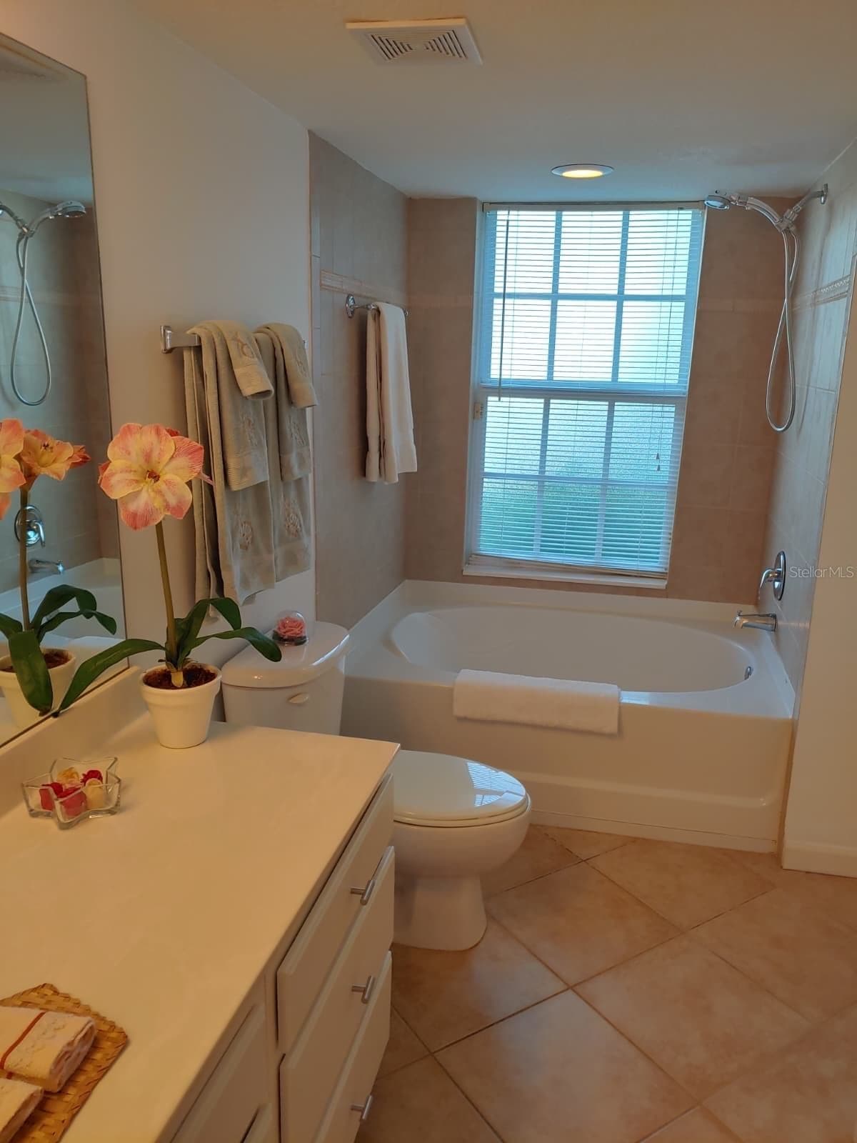 4122 RESIDENCE DR