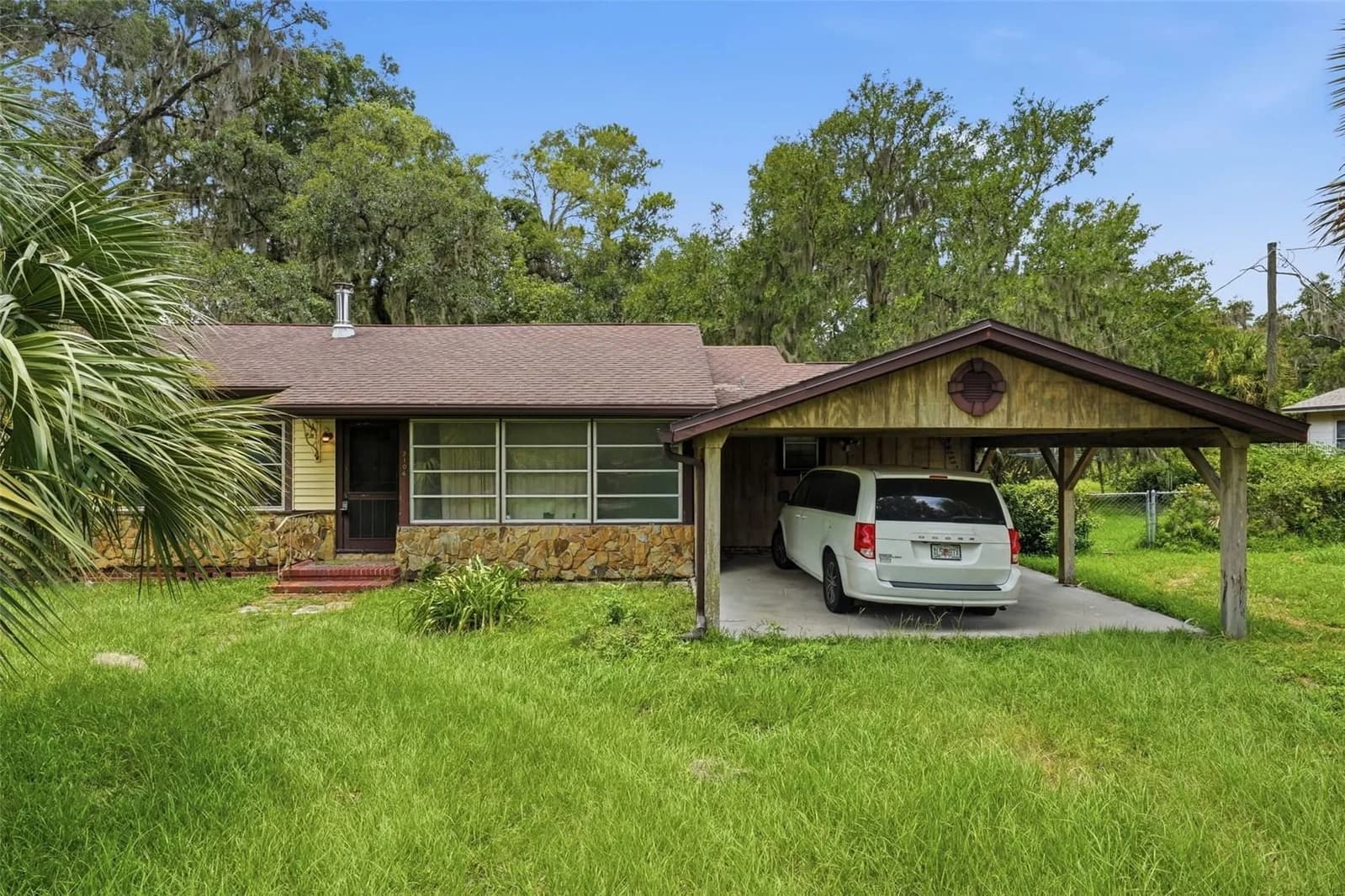 2104 LAKE WEIR