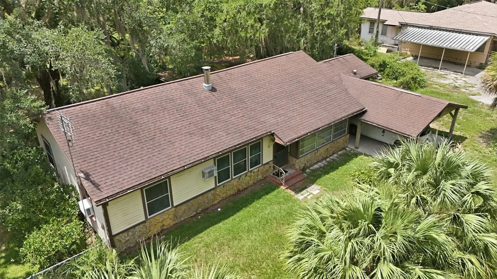 2104 LAKE WEIR