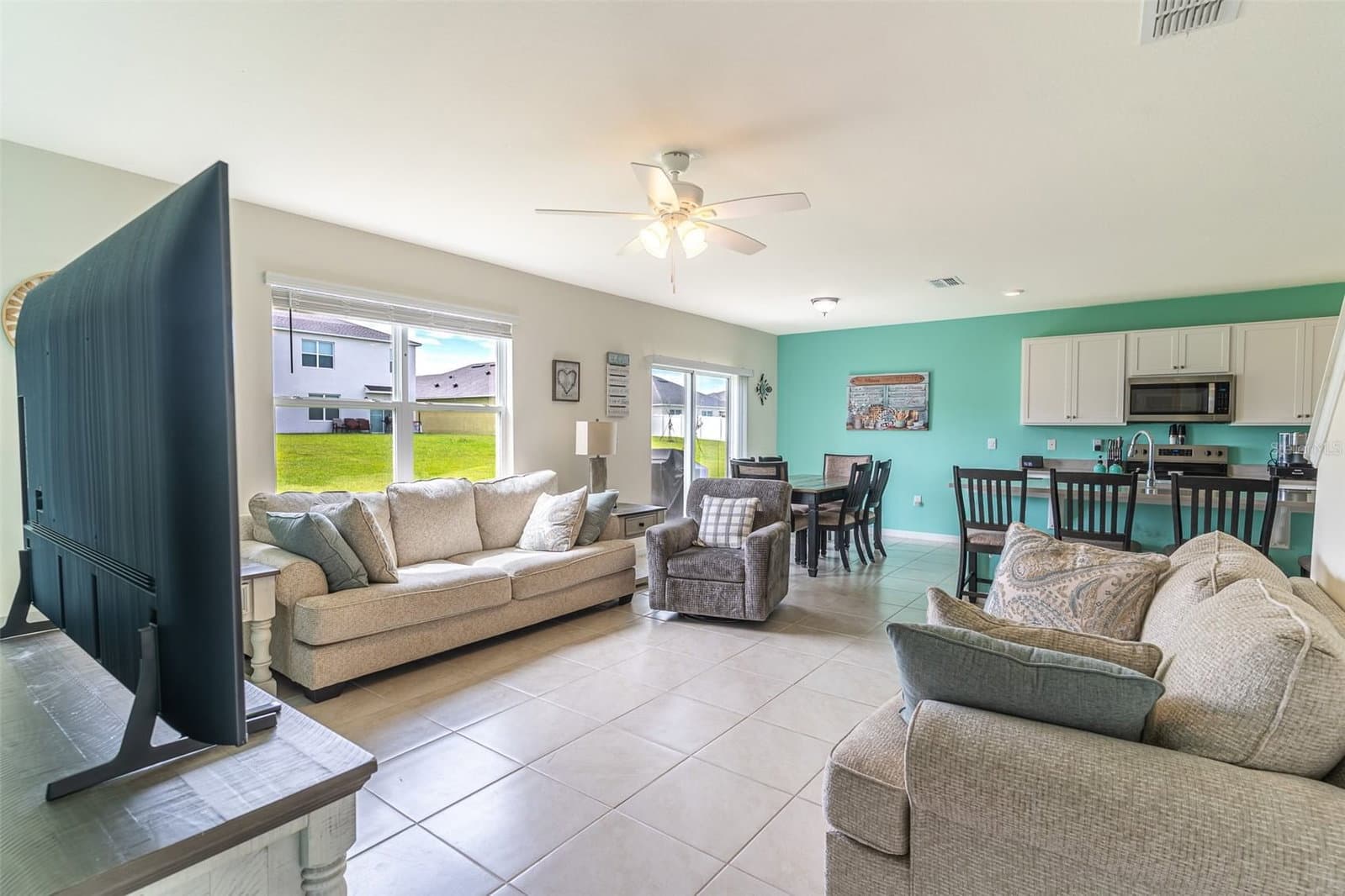 1328 DAISY FIELD