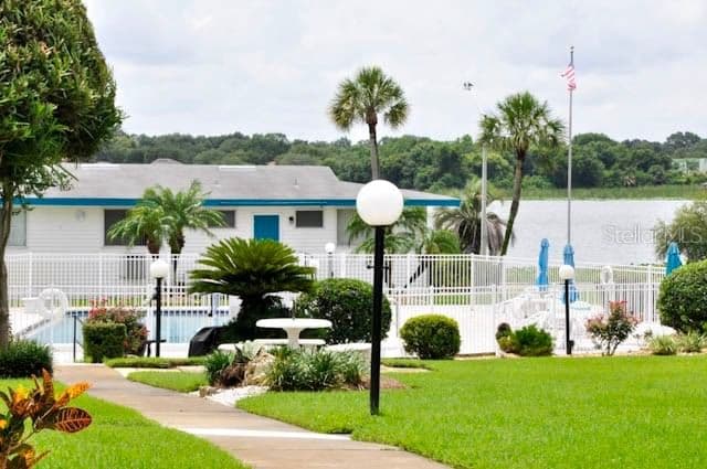 1600 LAKE PARKER