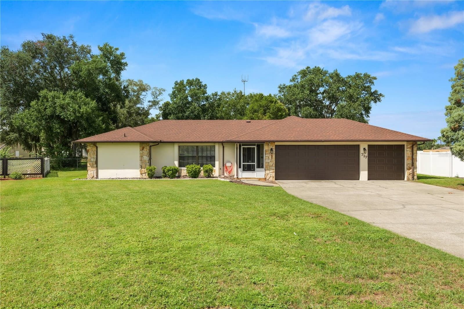 717 CEDAR KNOLL