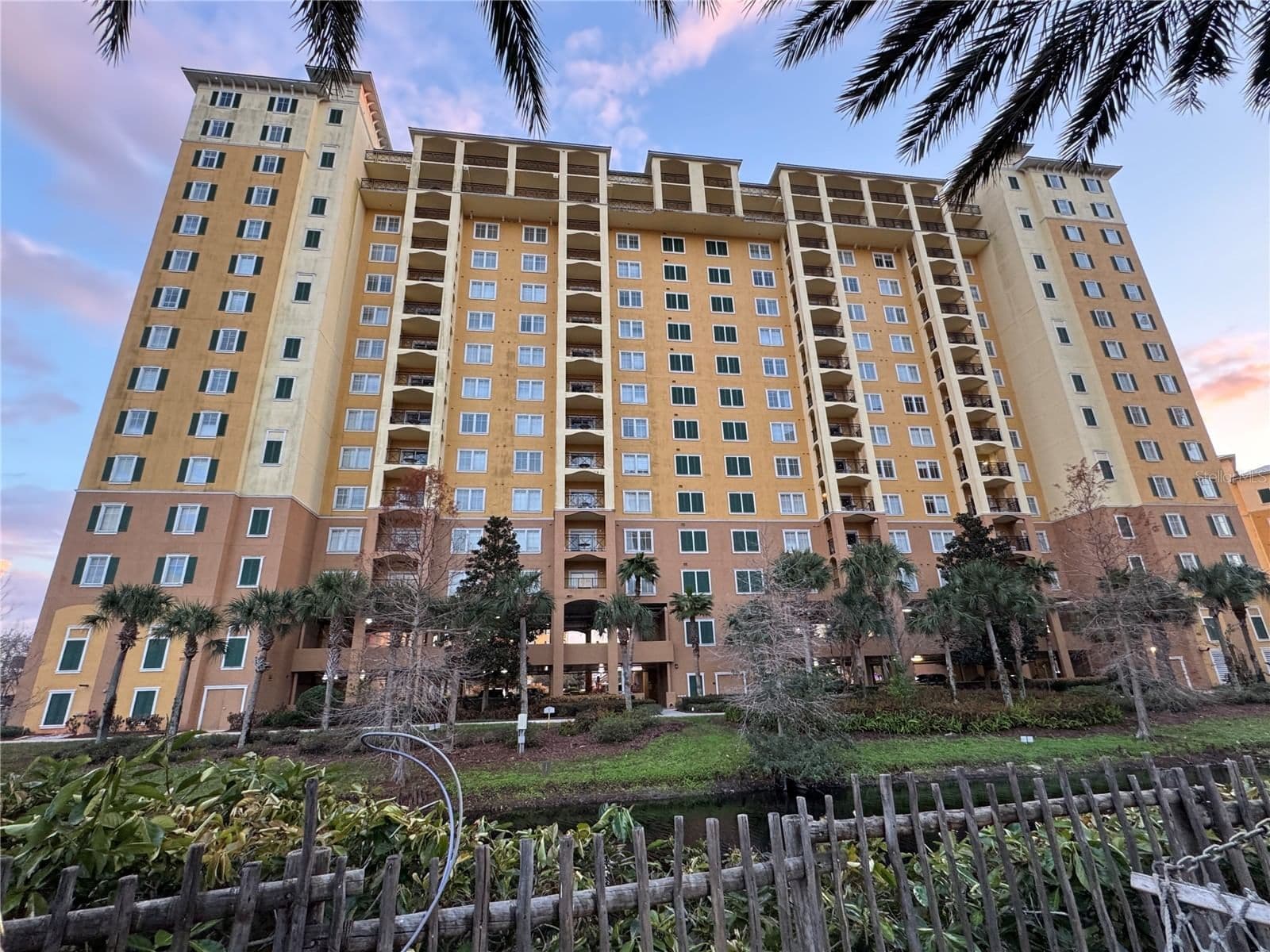8125 RESORT VILLAGE