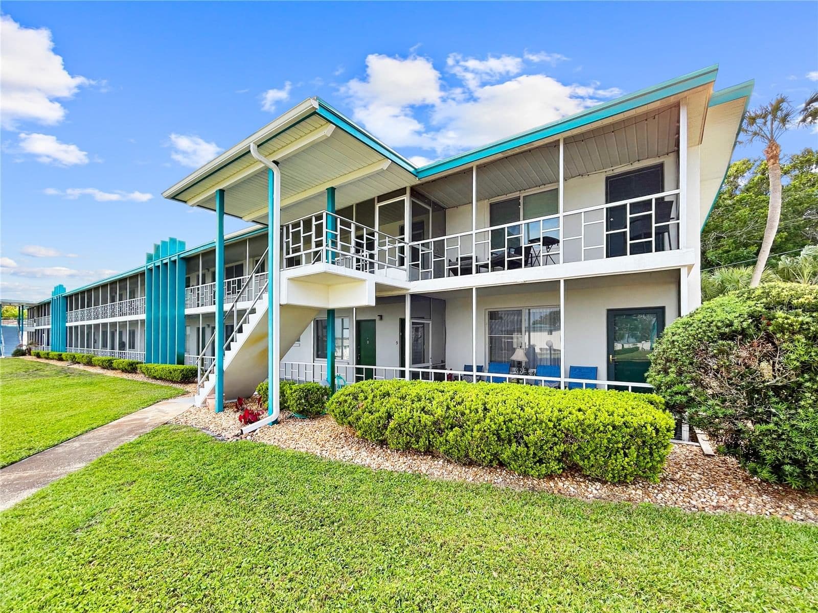 1600 LAKE PARKER