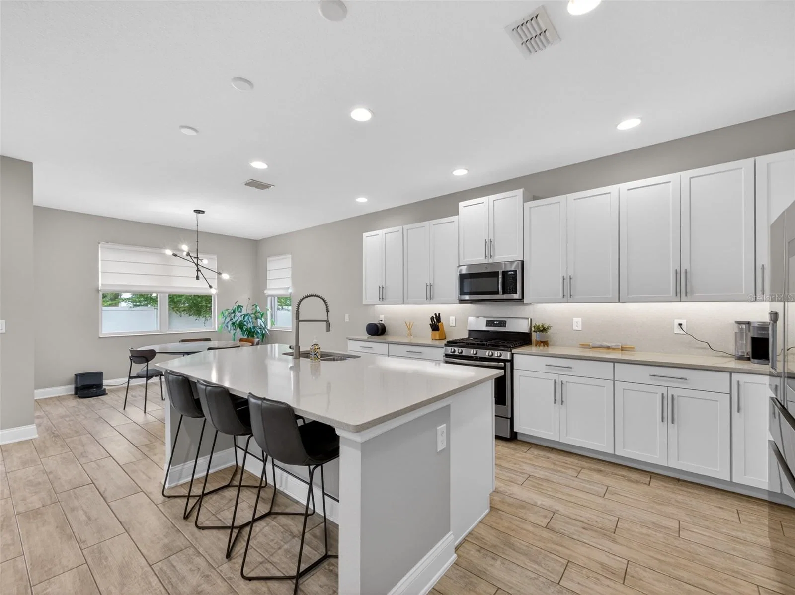 11209 LEMON LAKE