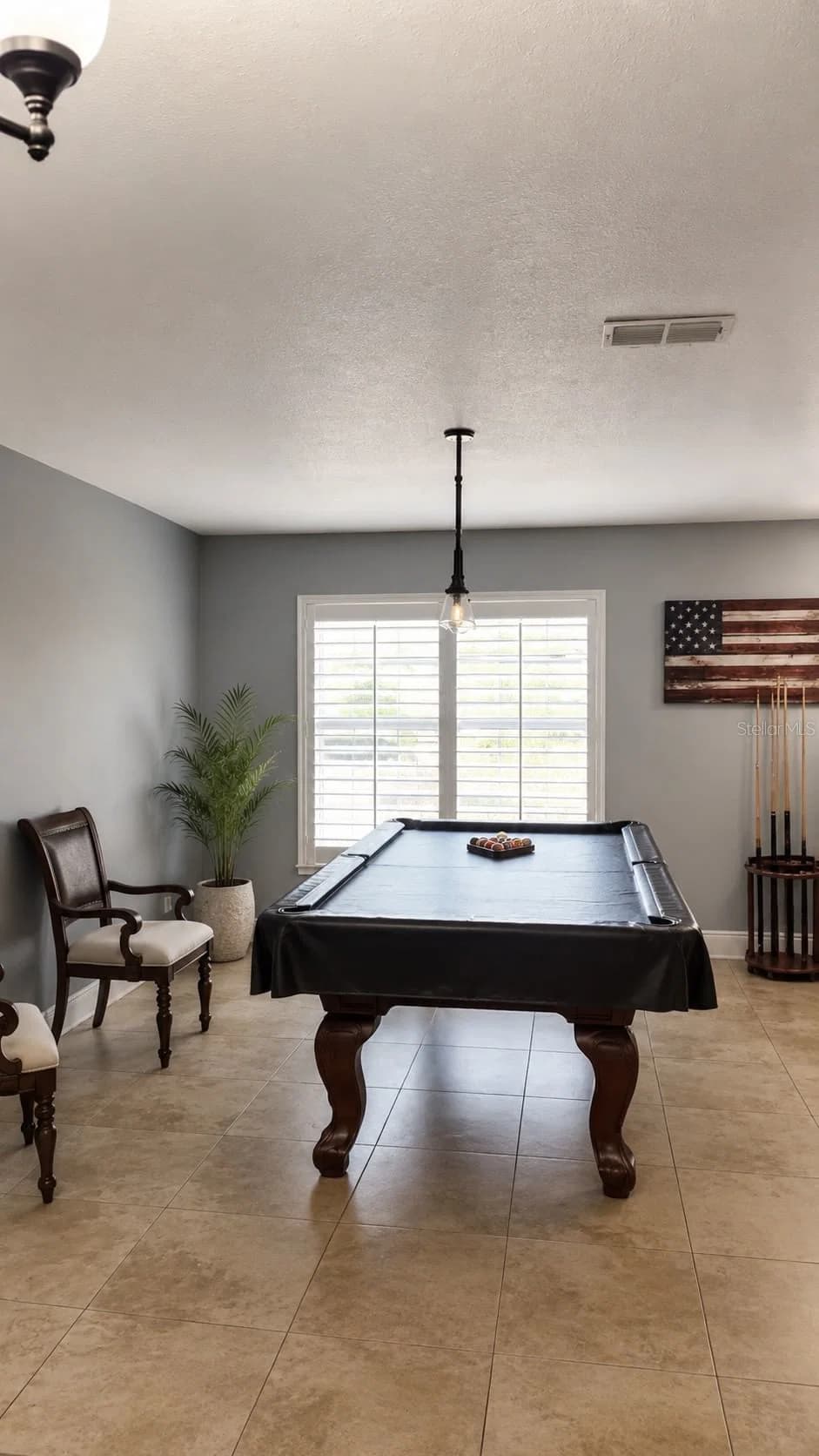 1042 HORSESHOE FALLS