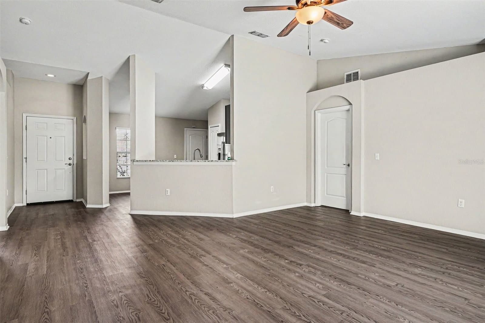 8187 WOODVINE