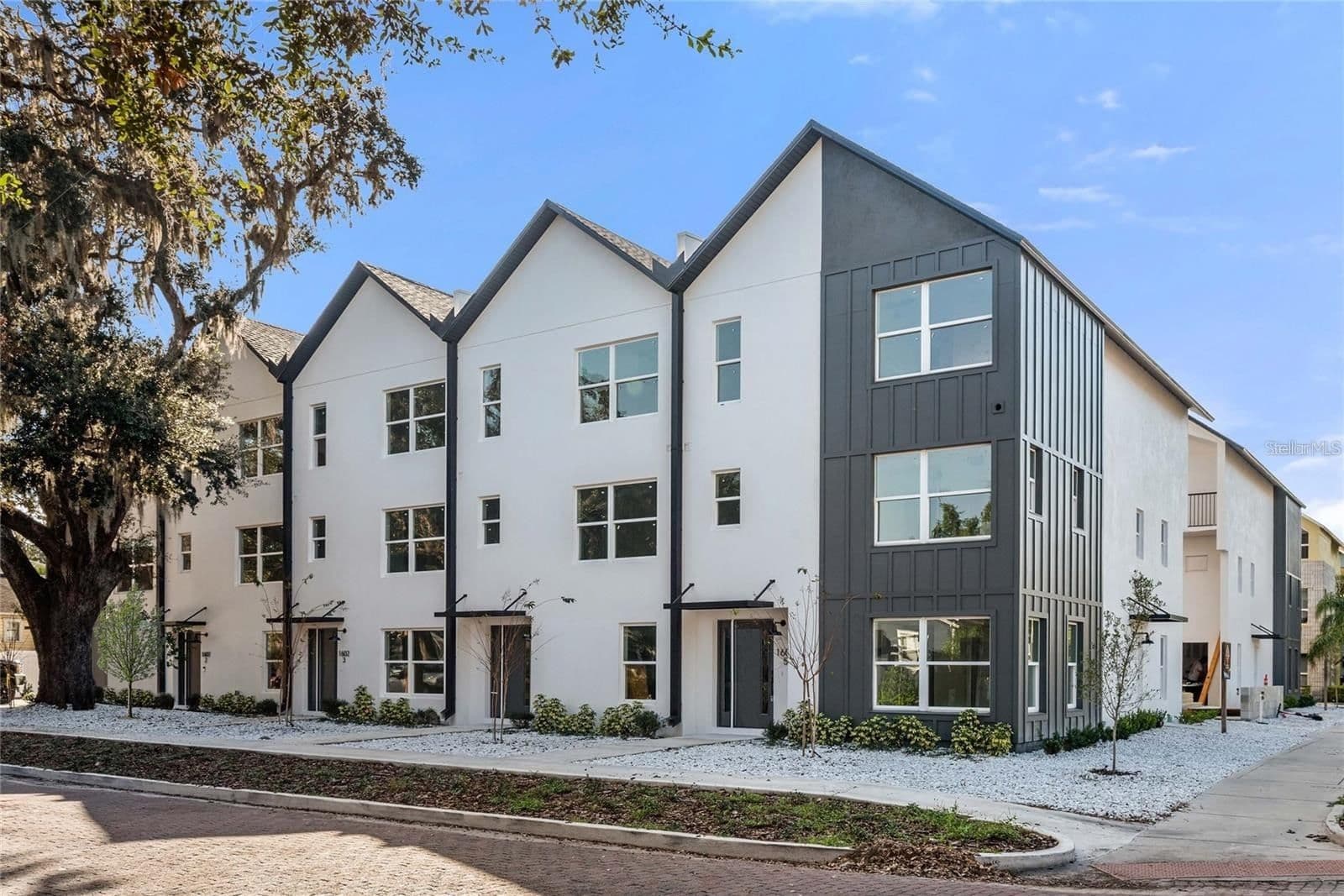 1606 PARK LAKE