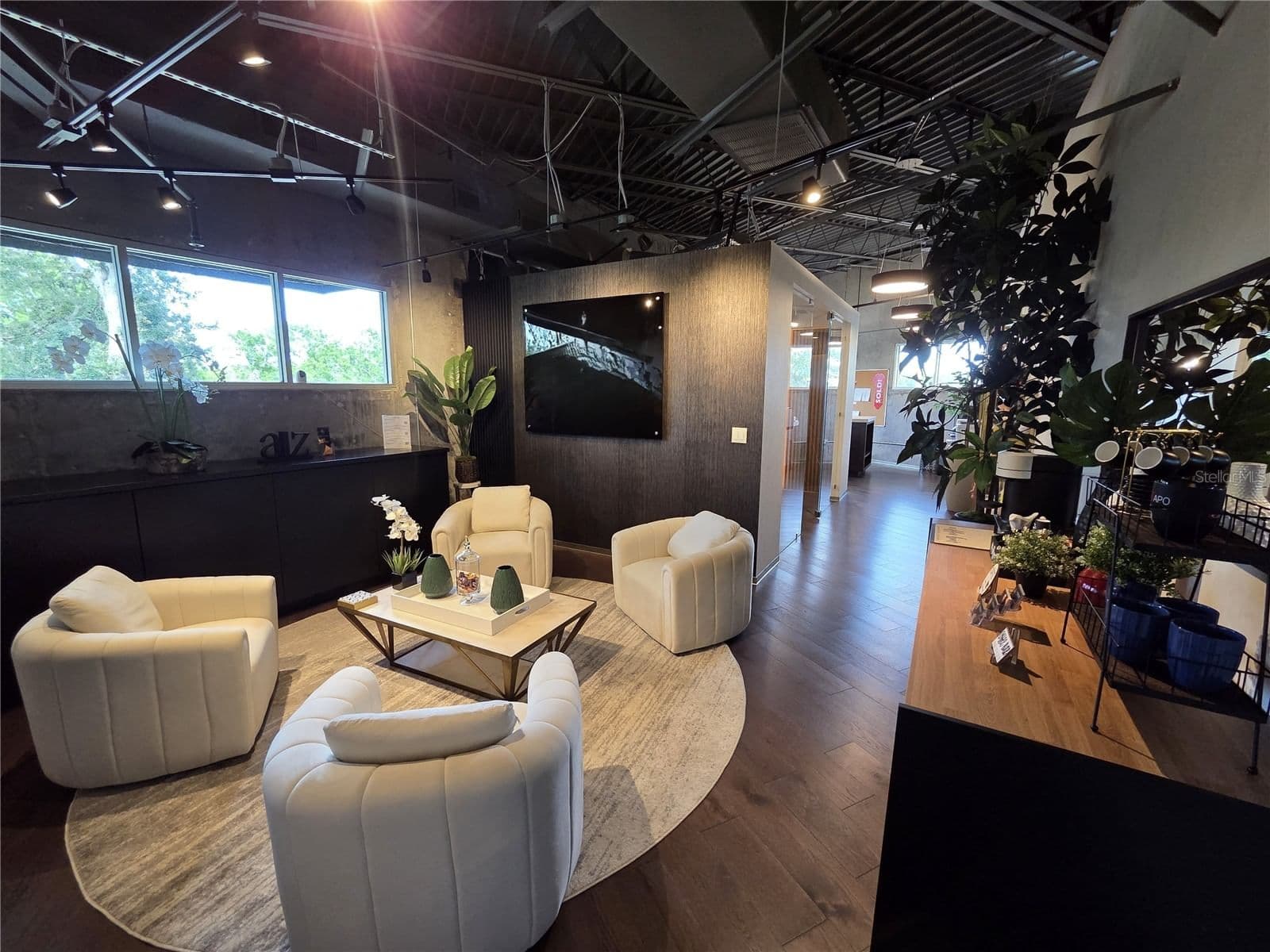 7802 KINGSPOINTE